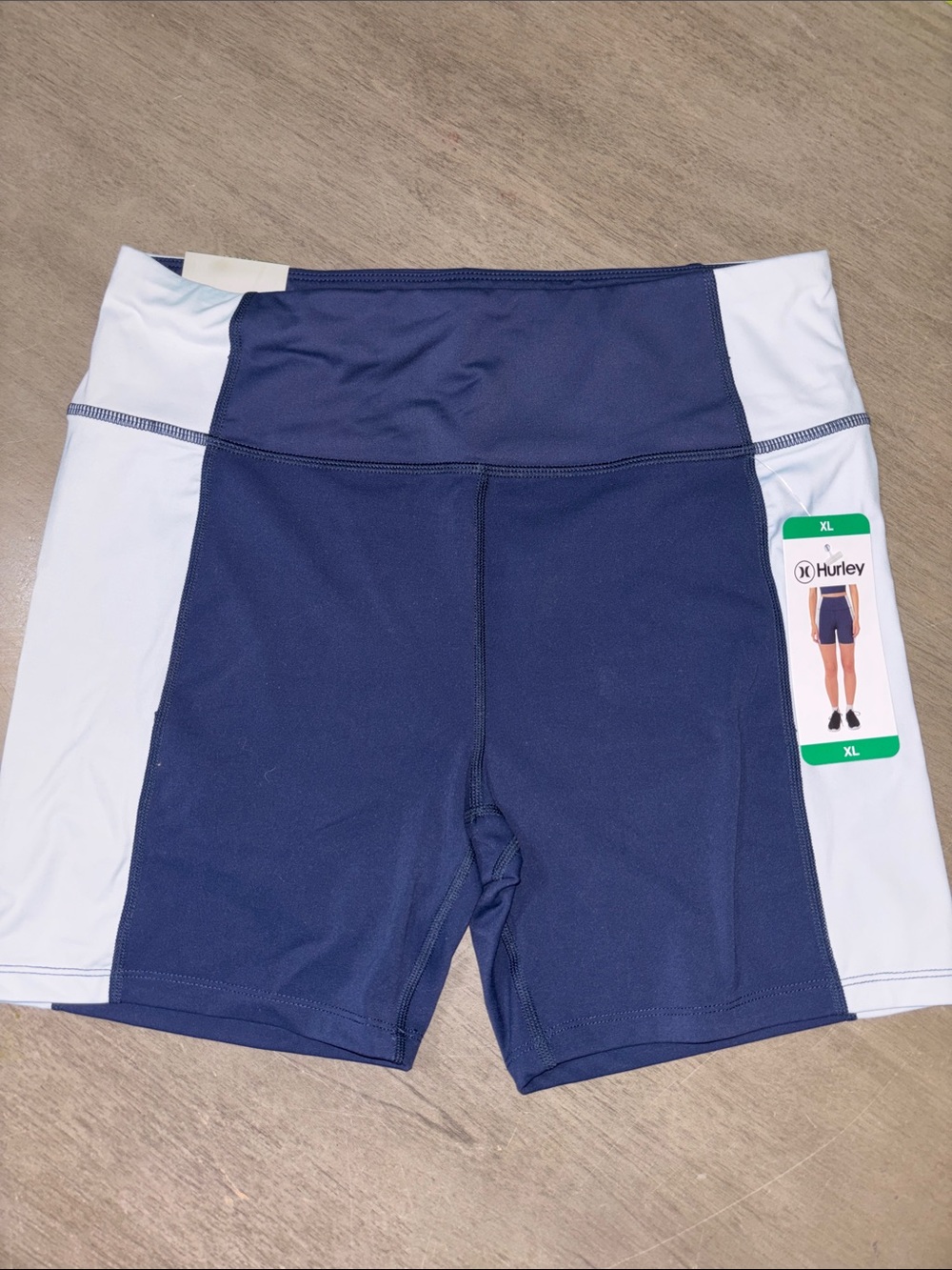 Hurley - NWT - women’s Navy & White Performance Bike Shorts (Size XL)